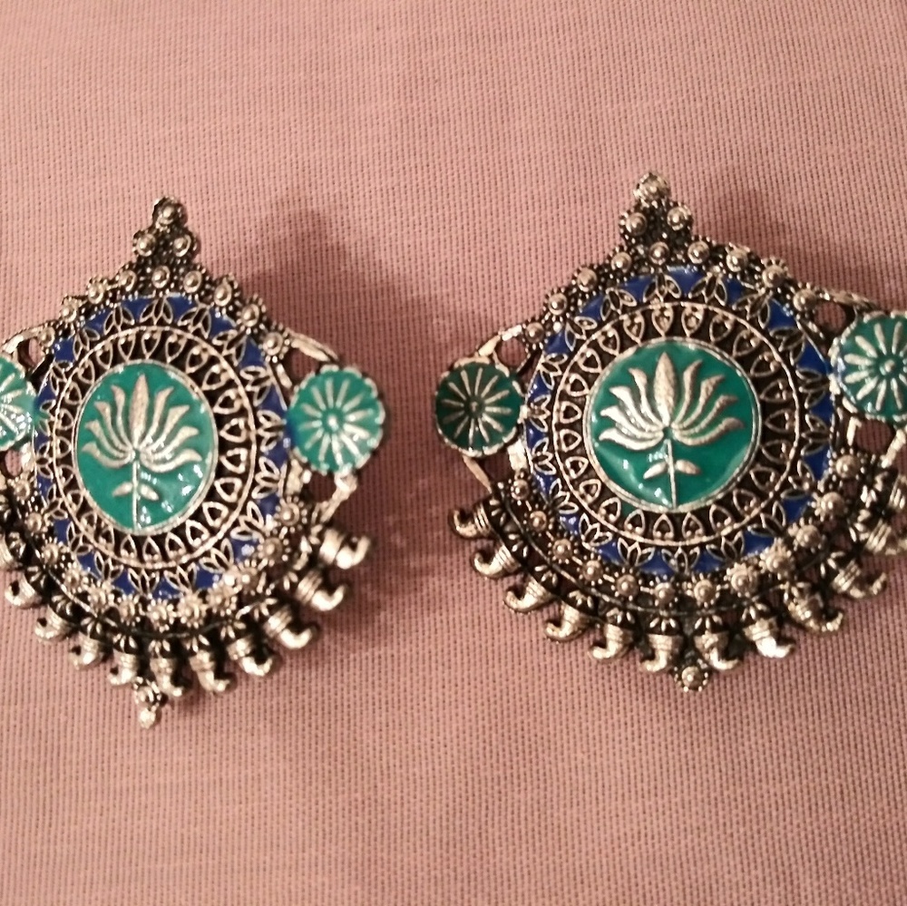 New! Gorgeous Lotus earrings